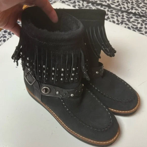 COACH ROCCASIN Black Fringe Silver Studded Suede Shearling Moccasin Boots NWOT 7 - Picture 4 of 15